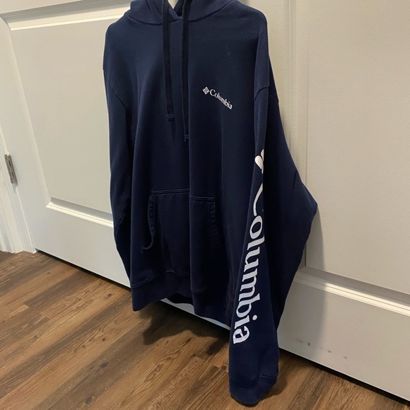 Men’s Medium Columbia Sweatshirt - Picture 3 of 3